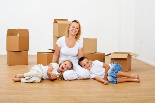 Secure loading of furniture and boxes into a moving van